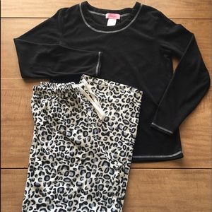 Ladie's pajama/lounge set - size medium